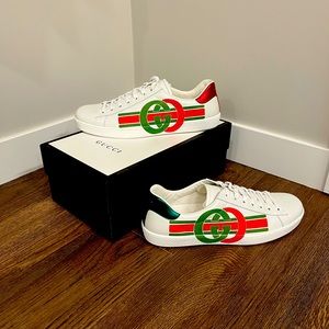 Never worn Gucci sneakers. Box and dust bags included.
